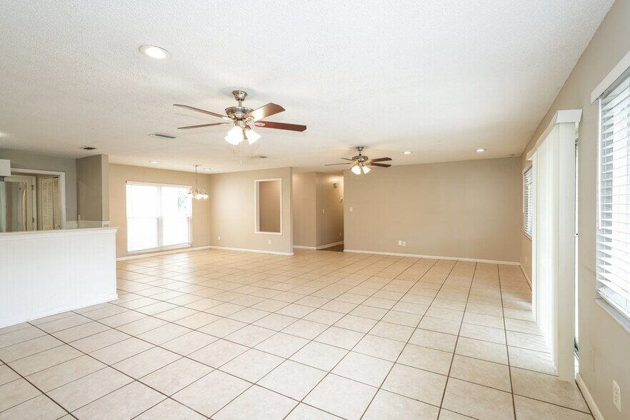 Building Photo - 15709 Squirrel Tree Pl
