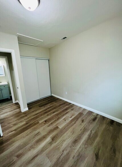 Building Photo - 21633 Cottonwood Ave