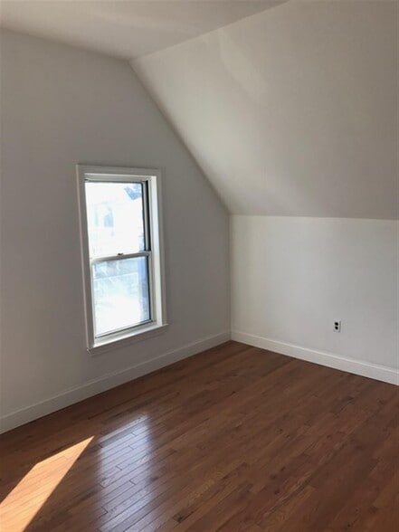 Building Photo - 25 4th St