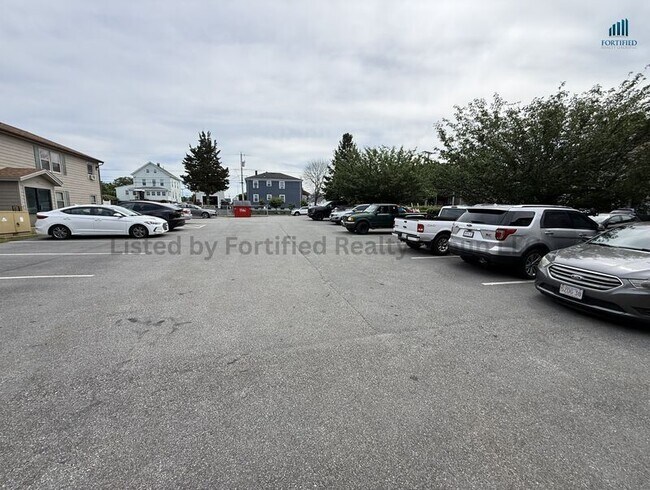 Building Photo - 380 Buffinton St