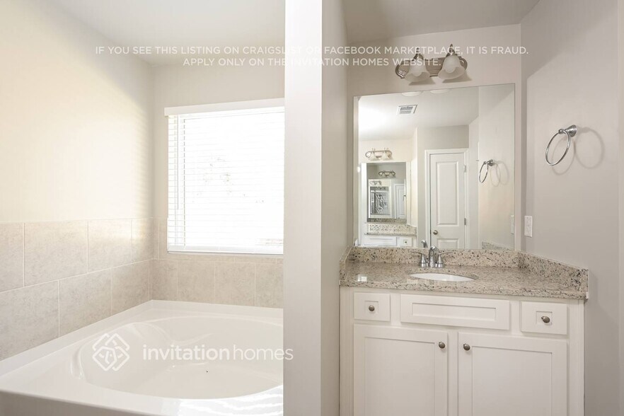 Building Photo - 107 Streambank Ct