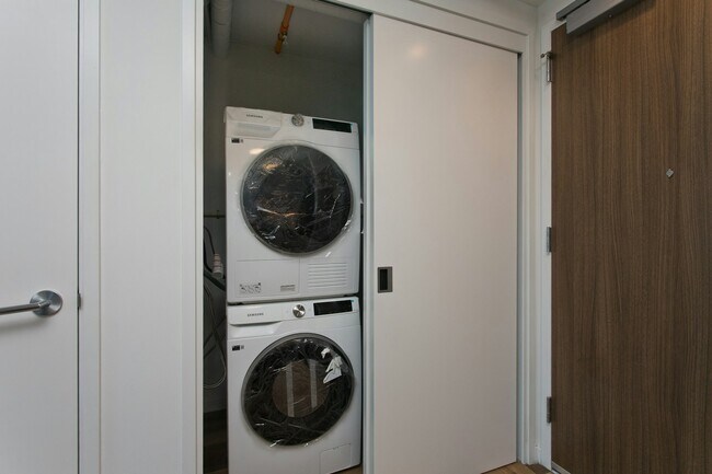 Building Photo - 1515 Liona St