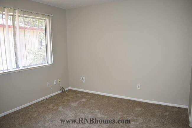 Building Photo - 5237 Manzanita Ave