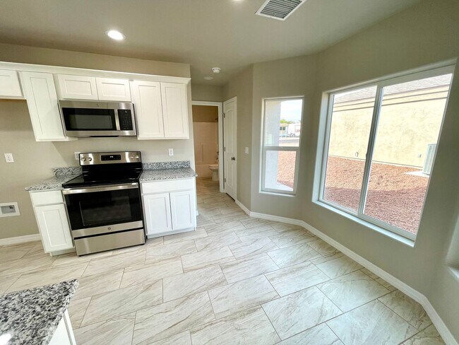 Building Photo - Cute home built in 2023 with garage and la...