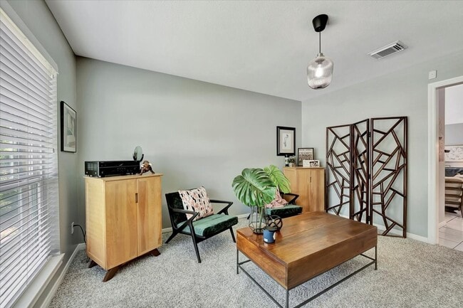 Building Photo - 15402 Willow Shores Dr
