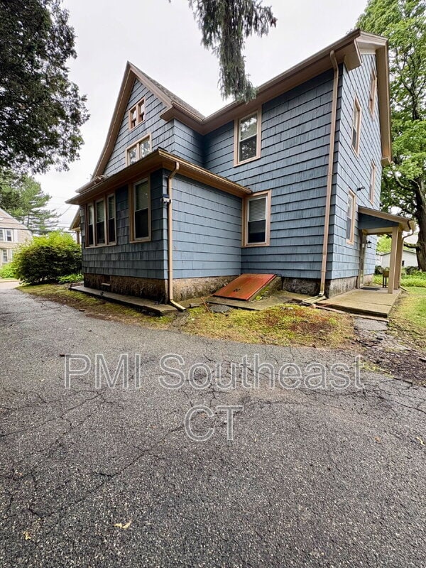 Building Photo - 50 Meridian St