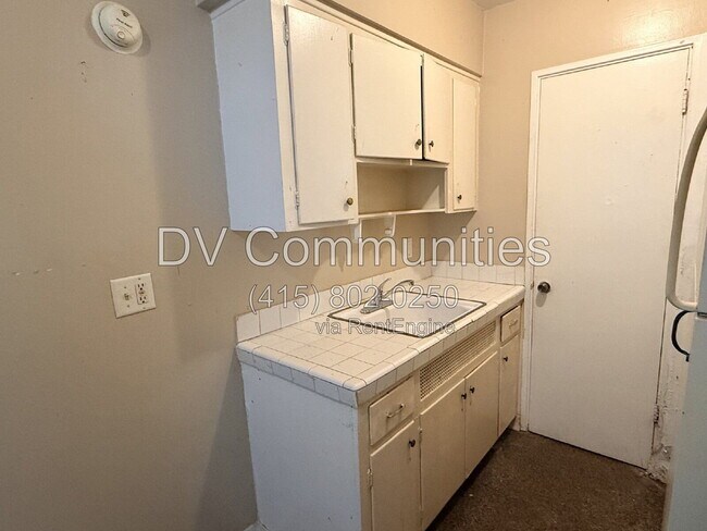 Building Photo - 1273 S Betty Ln