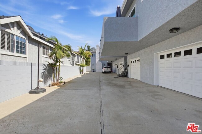 Building Photo - 1807 Carnegie Ln