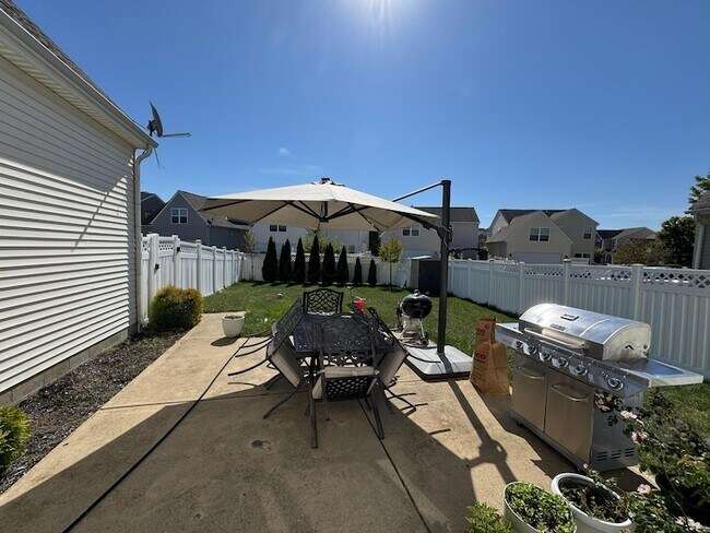 Building Photo - 5985 Inslee Rd