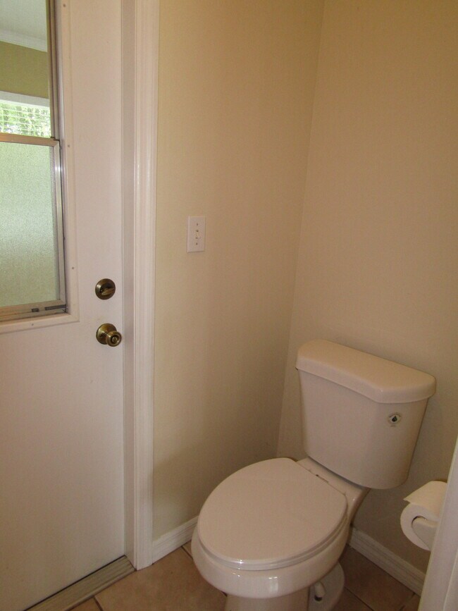 Building Photo - 2624 Valencia Dr