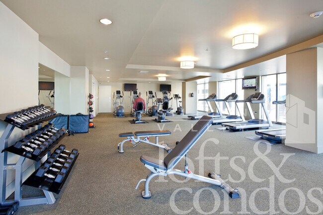Building Photo - Beautiful 1 Bedroom condo at Axis – Exclus...