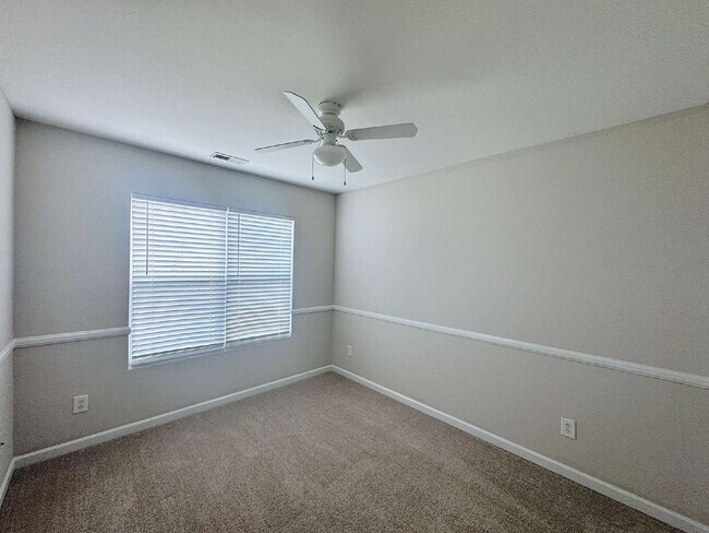 Building Photo - Spacious Three Bedroom Home in Churchill N...