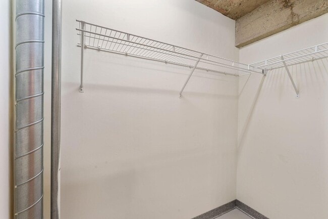 Building Photo - 521 S 7th St