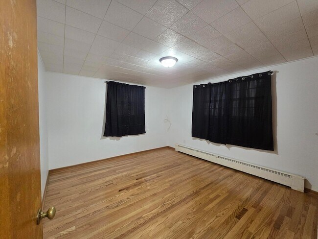 Building Photo - 535 E 43rd Ave
