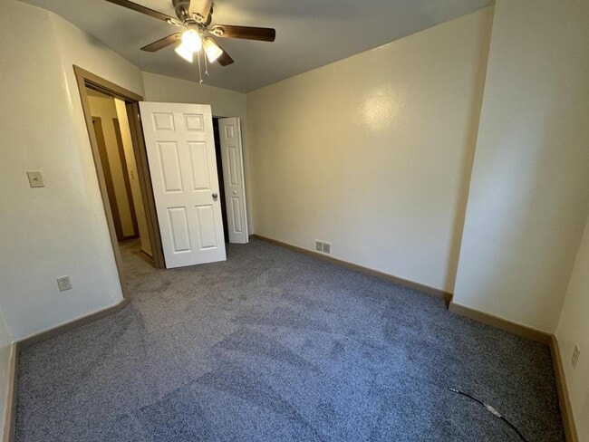 Building Photo - 271 Oak Dr