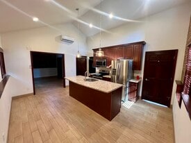 Building Photo - 104 Linwood Ave