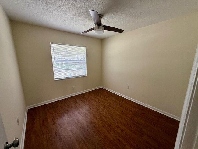 Building Photo - 2079 Santiago Way N