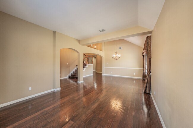 Building Photo - 3504 Oliver Dr