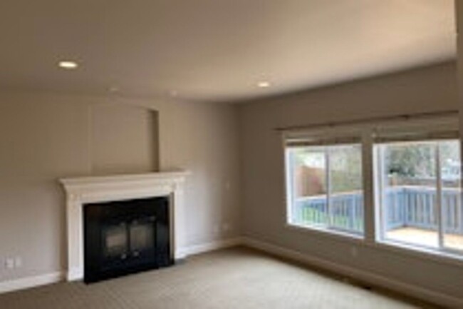 Building Photo - 4bd/2ba House in Newcastle