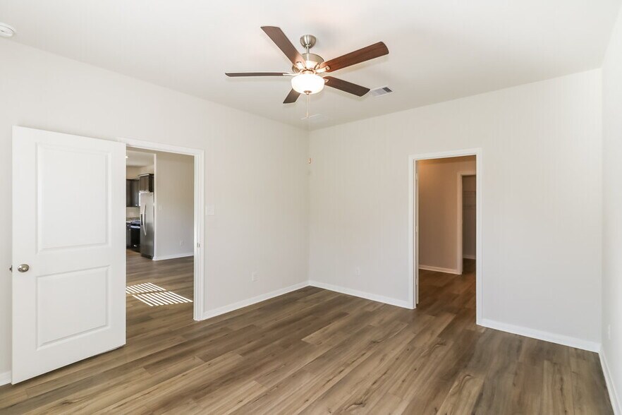 Building Photo - 420 Mystic Slopes Dr