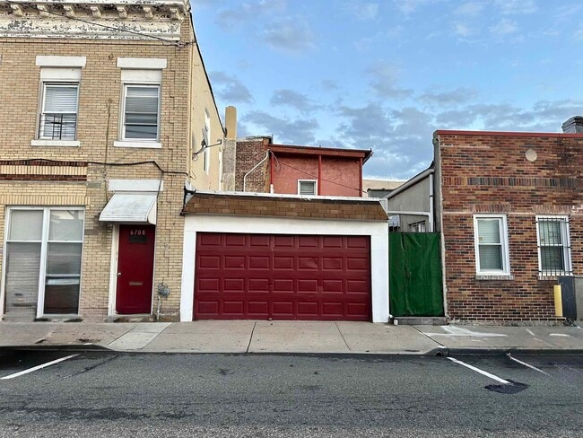 Building Photo - 6708 Newkirk Ave