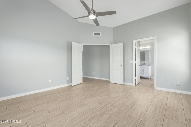 Building Photo - 1046 S Sierra St