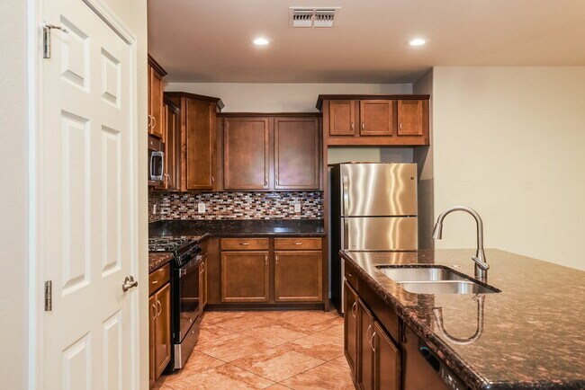 Building Photo - 15137 W Alexandria Way