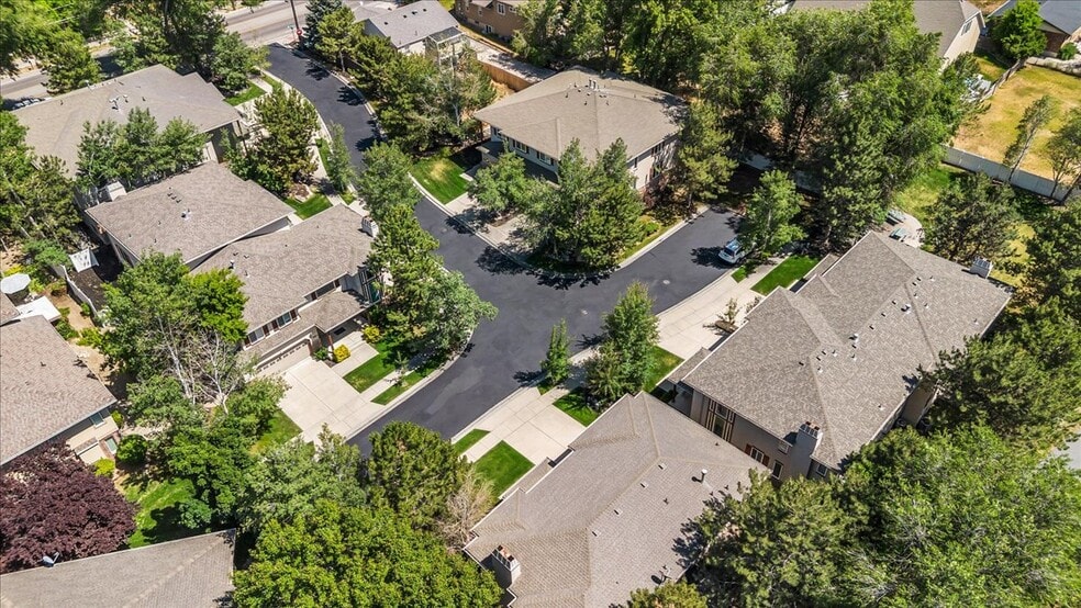 Building Photo - 685 E Union Pines Ct