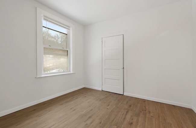 Building Photo - Carnegie - 2 Bedroom 1 Bathroom - Updated ...