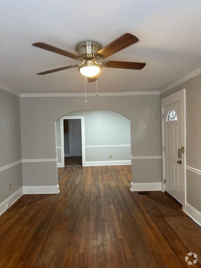 Building Photo - 2 Bedroom 1 Bath with Flex Space! Spartanb...