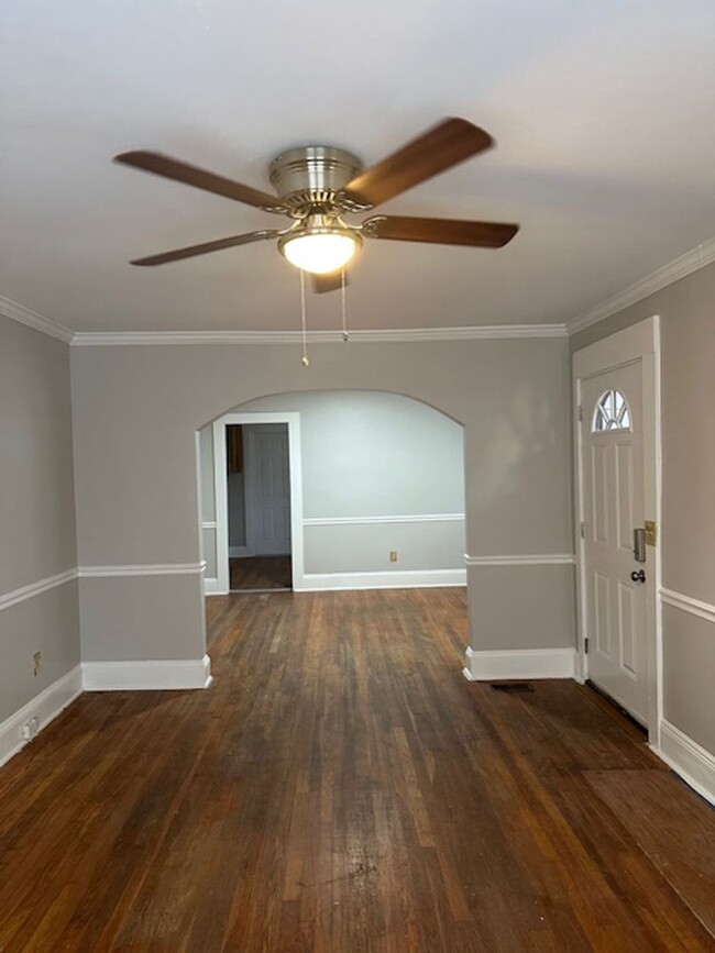 Primary Photo - 2 Bedroom 1 Bath with Flex Space! Spartanb...