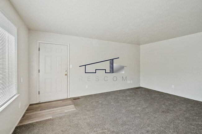 Building Photo - 221 N Pingree Ave