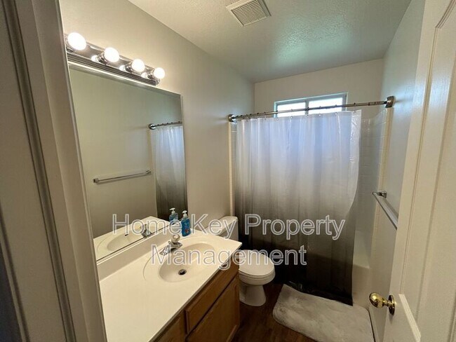 Building Photo - 2056 E Middleton Dr