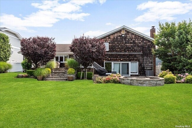 Building Photo - 131 Bayside Dr