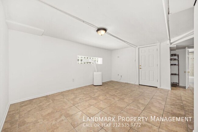 Building Photo - 4144 N Mozart-Garden unit