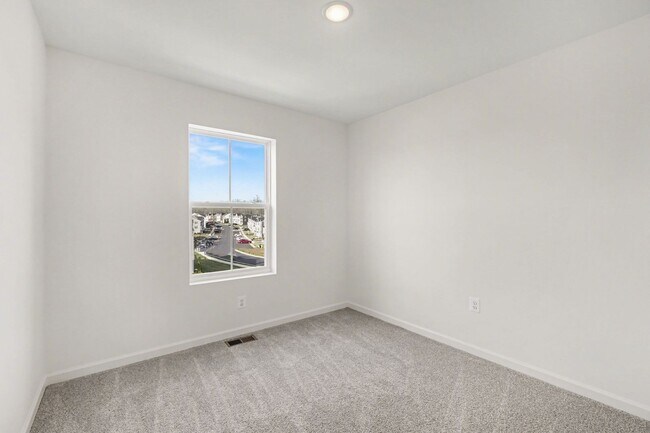 Building Photo - Built 2024 | Modern Townhome Near Fredericksburg – More Space, Better Value