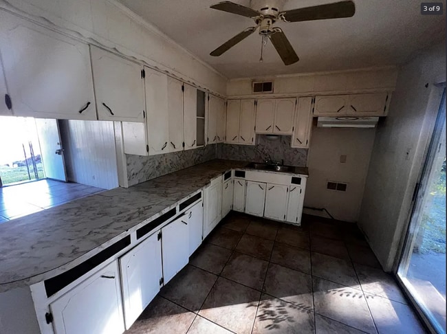 Building Photo - 224 Shellwood Dr