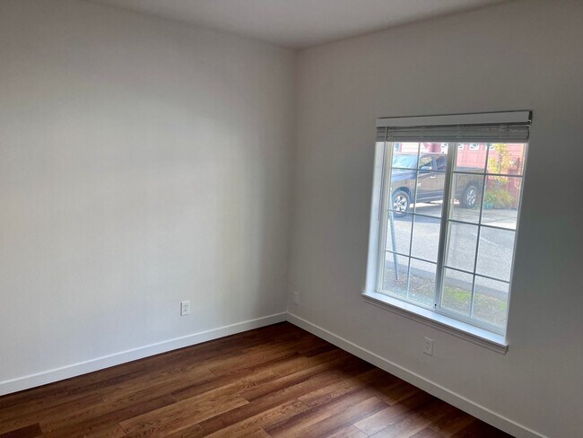 Building Photo - Super Crisp 2 Bedroom w/2 car attached garage
