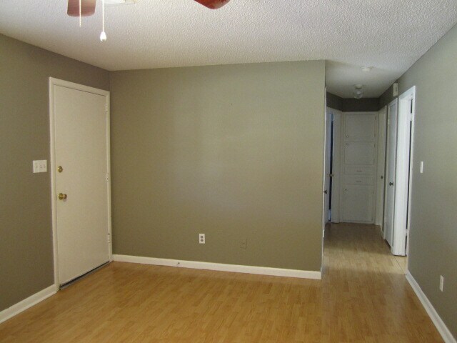 Building Photo - 721 N Bristow Ave