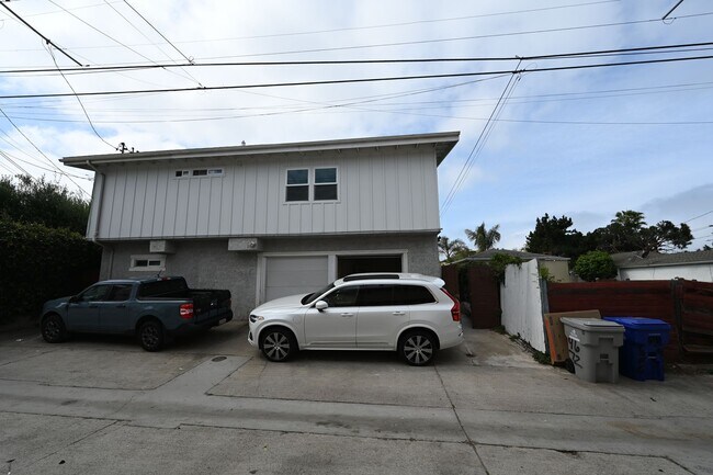 Building Photo - 4672-76LB