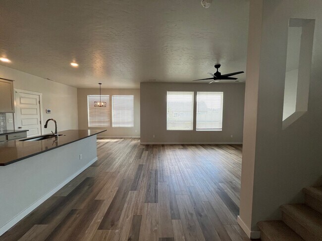 Building Photo - 1209 W Davenport St