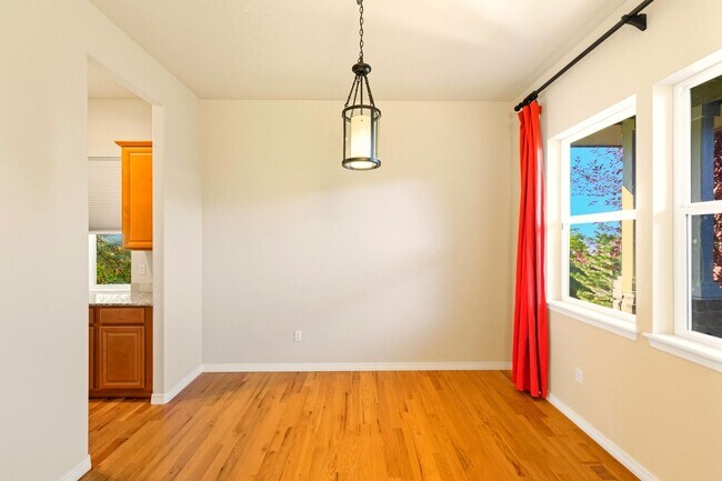 Building Photo - Beacon Point 5 Bedroom Ranch, 3-Car Garage...