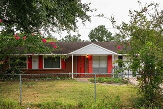 Building Photo - 1917 Watkins Dr
