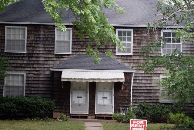 Building Photo - 636 E 63rd Ter