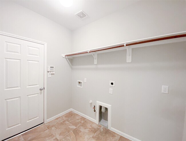 Building Photo - 6227 Carnaby Ln