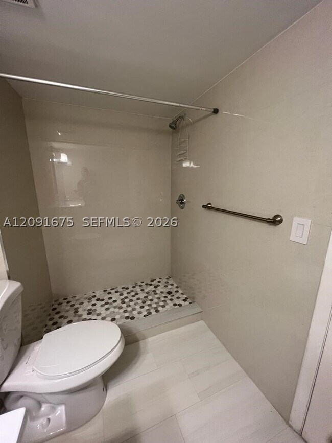 Building Photo - 9999 Summerbreeze Dr