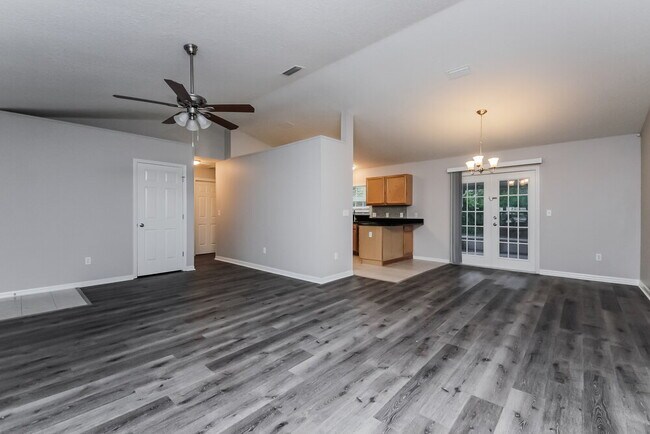 Building Photo - 35123 Queens Way