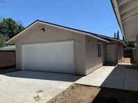 Building Photo - 4834 N Fruit Ave