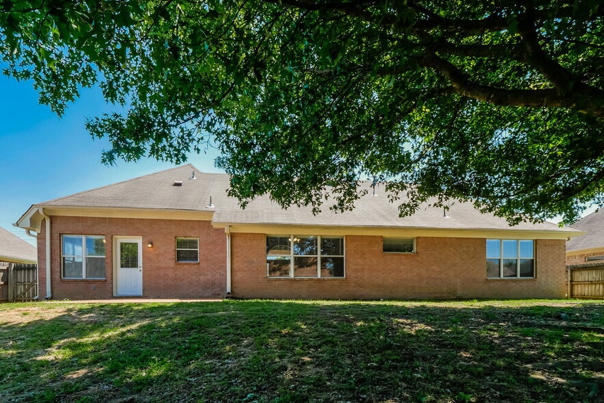 Building Photo - 6391 Braybourne Main