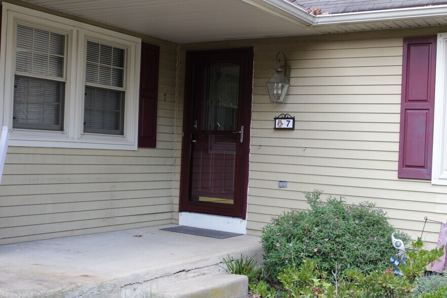 Primary Photo - 7 Wisina Ct